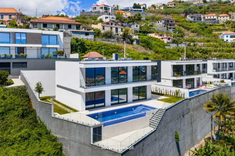 Four bedroom house under construction with sea views, Ribeira Brava