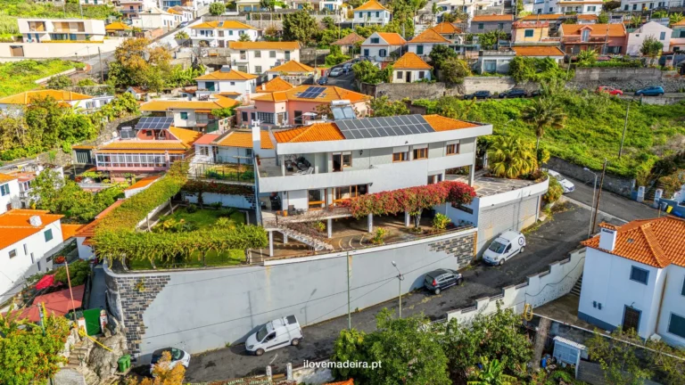 Four bedroom house with views over Funchal bay, Santa Maria Maior