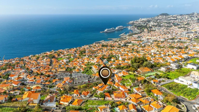 Four bedroom house with views over Funchal bay, Santa Maria Maior