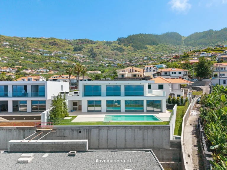Four bedroom villa with 42 m² infinity-style pool in Arco da Calheta, photo 5