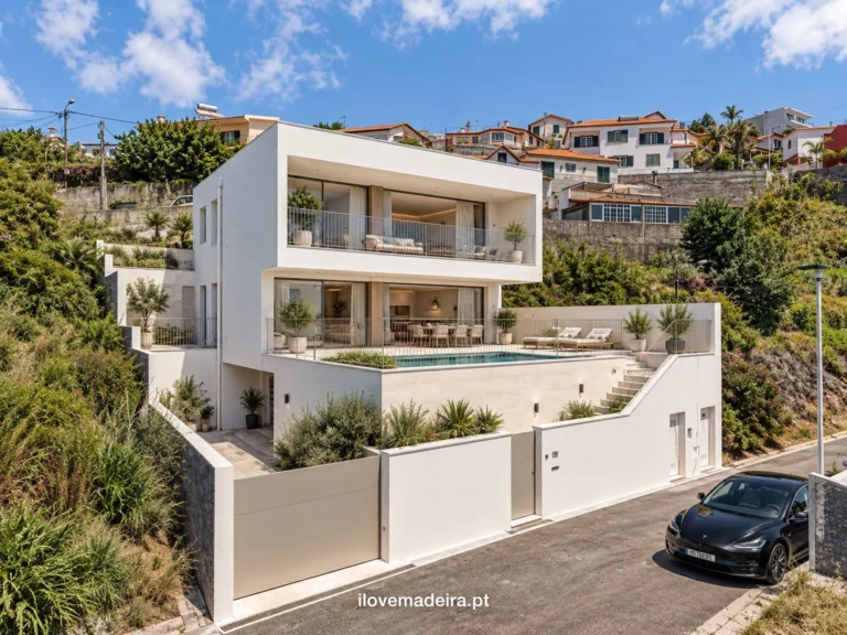 Three bedroom villa with office and pool in Livramento, Monte