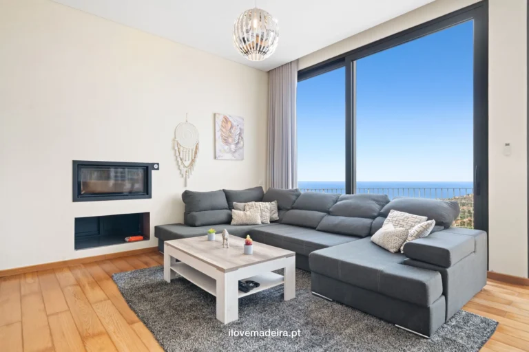 Three storey three bedroom house with lift in Livramento, Monte