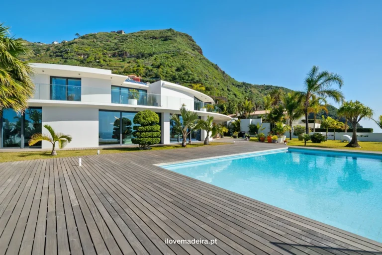Villa Felicidade, four suite villa with infinity pool, Arco da Calheta