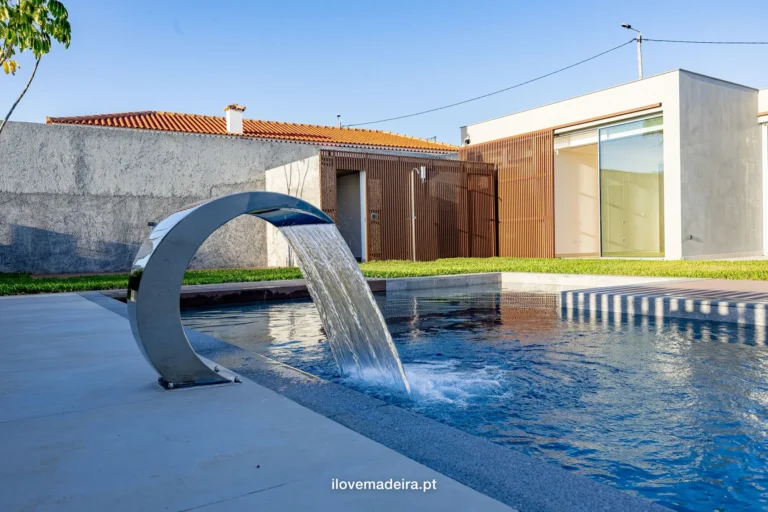 Villa Lumina, single storey villa with three suites and heated pool in São Martinho